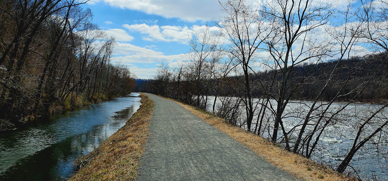 Photo of a Washington Crossing, NJ river trail